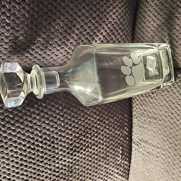 Clear Glass Decanter with Paw Print - Picture 4 of 4